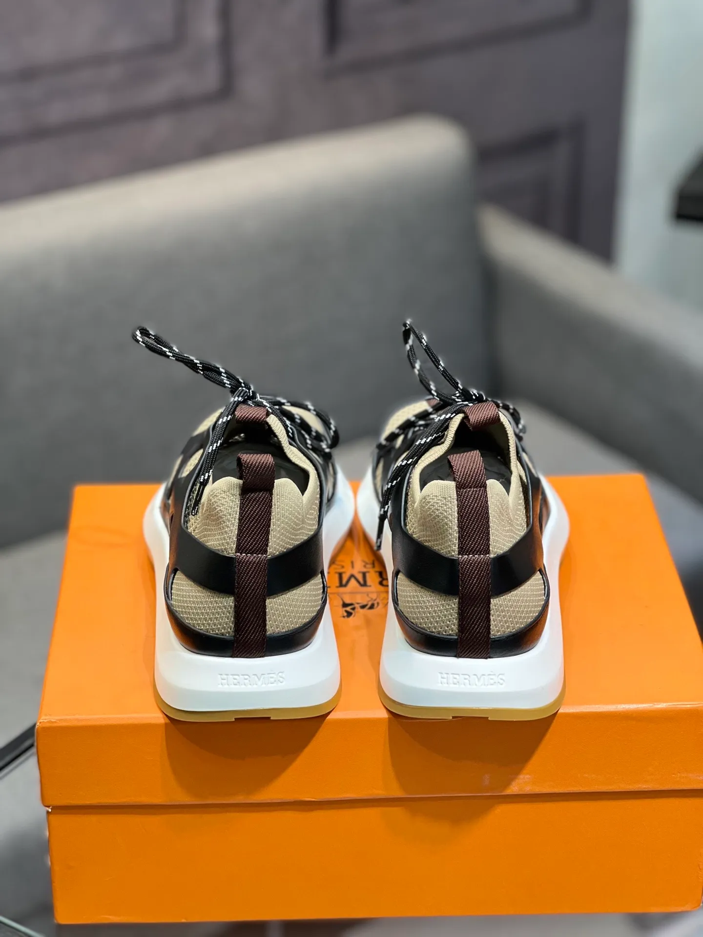 💰¥720 HERMES Men’s rest sneakers! -High-end quality original casual sports shoes -Upper: high nappa calfskin, forging technology, knitted fabric, shoe brand webbing, injection molded brand logo -Inner: foot pad; water-dyed cowhide -Outsole: ultra-light TPU·rubber; two-color molded outsole -Ultra-high quality control·fine workmanship: highlighted (high-end·luxury·grade) Size: 38-44 (45 46 customized)